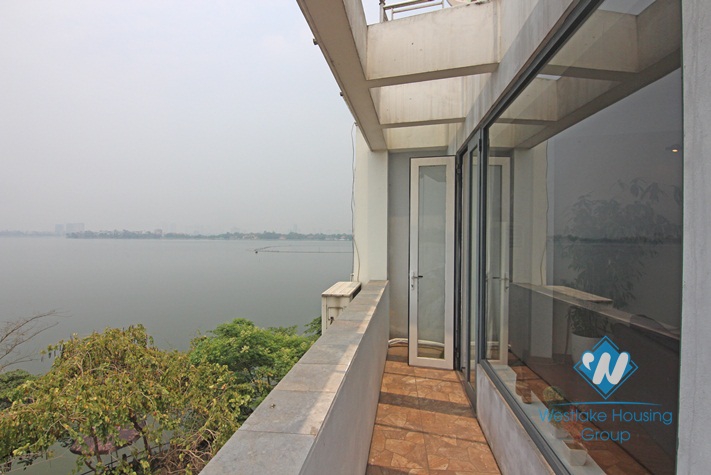 Lake view apartment on 4th floor for rent in Yen Phu island